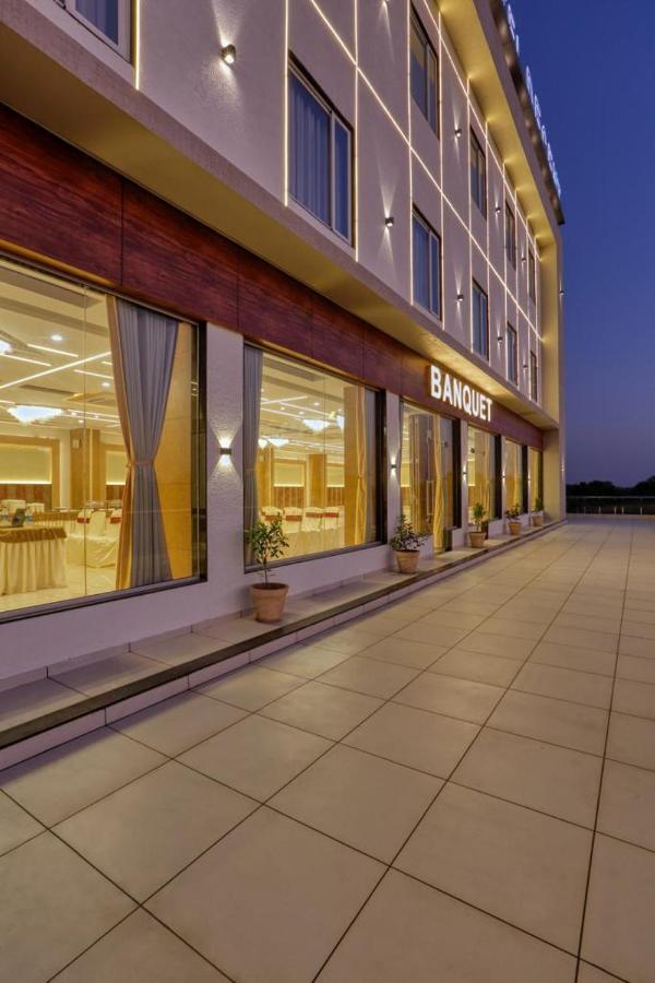 Hotel Decent Unjha Экстерьер фото
