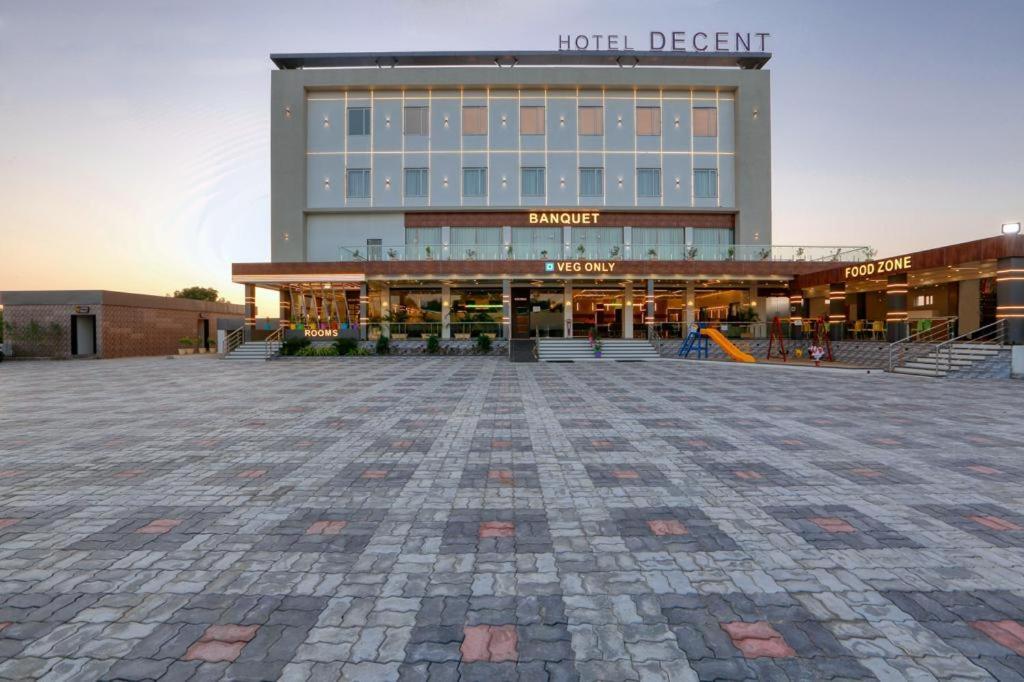 Hotel Decent Unjha Экстерьер фото