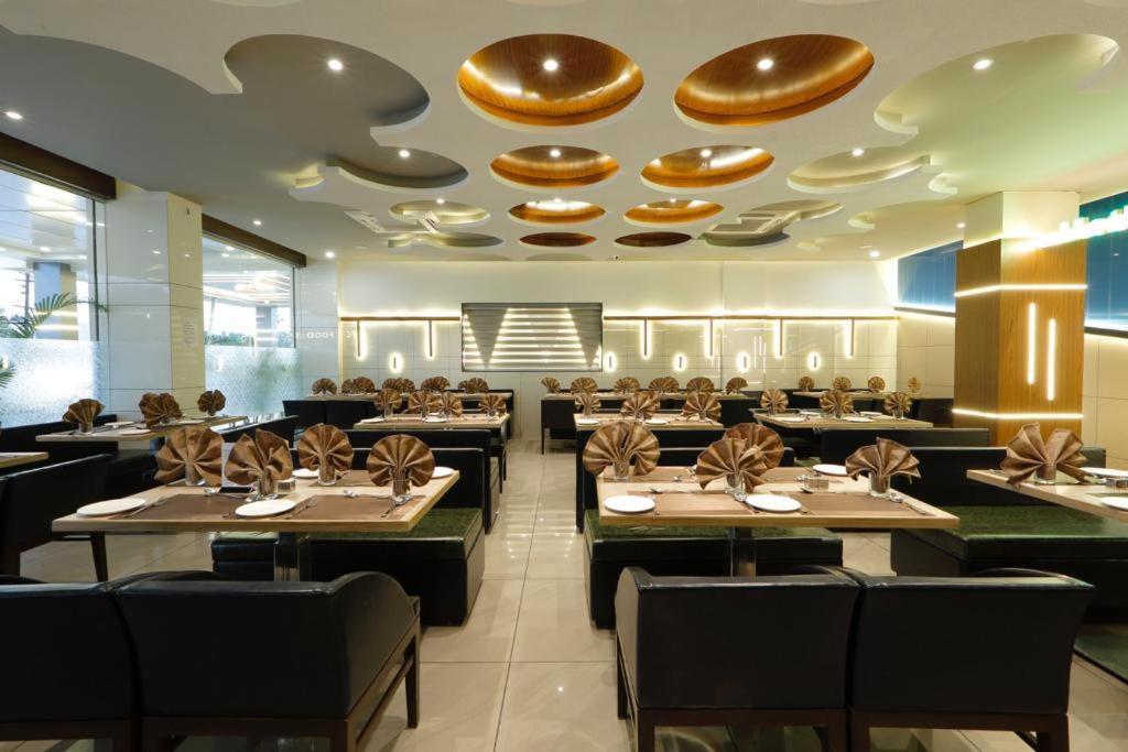 Hotel Decent Unjha Экстерьер фото