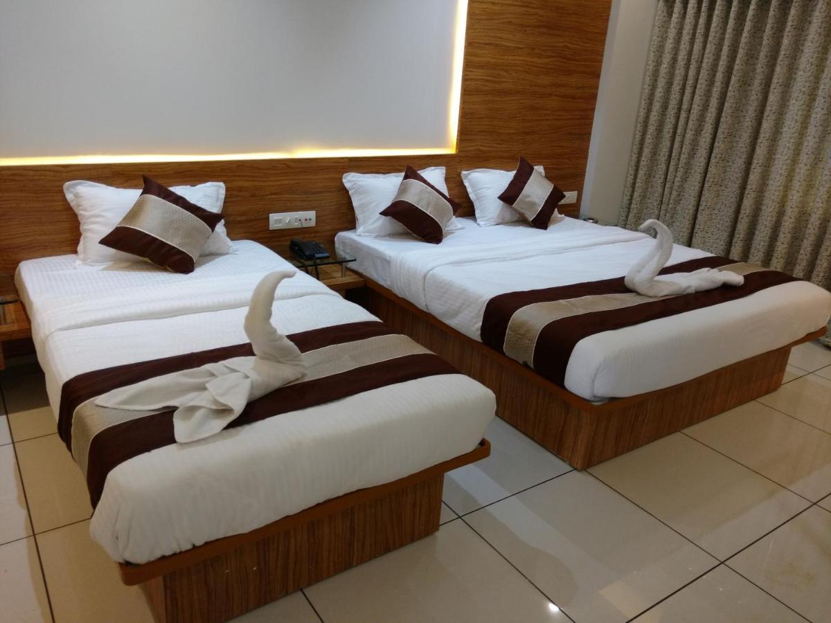 Hotel Decent Unjha Экстерьер фото