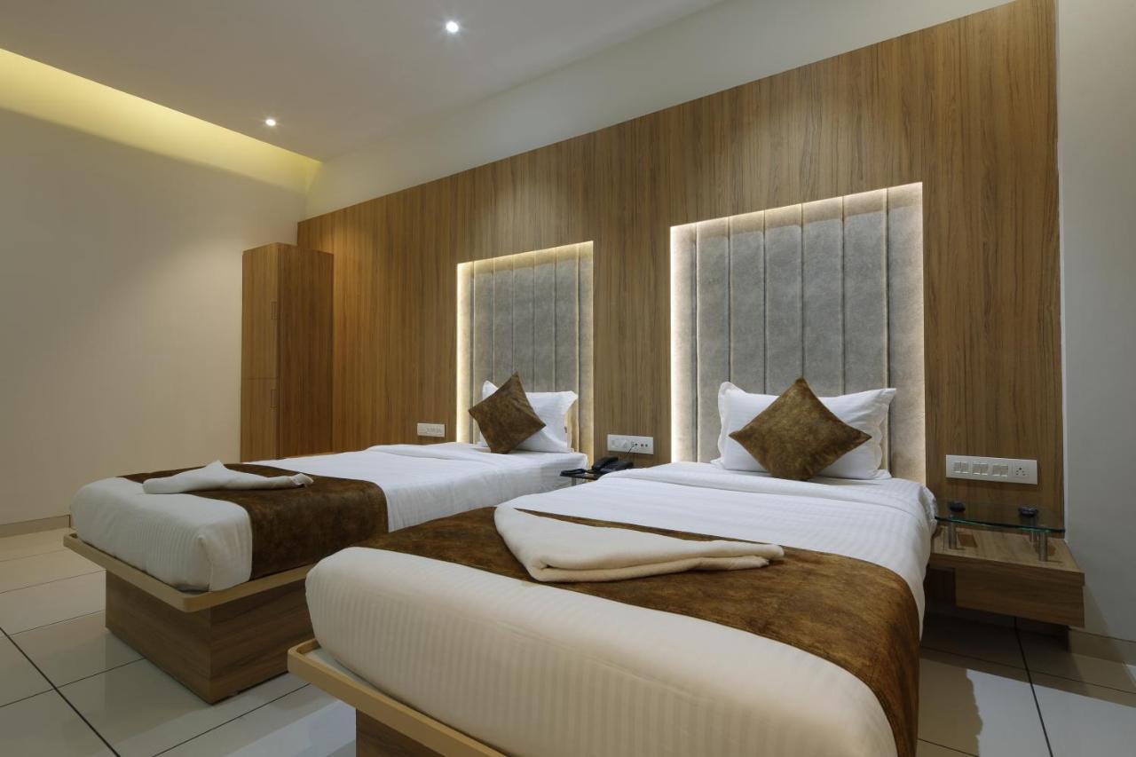 Hotel Decent Unjha Экстерьер фото