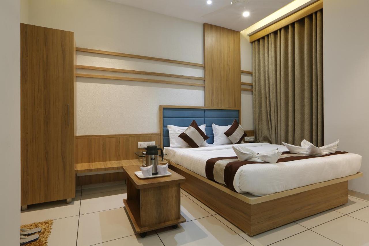 Hotel Decent Unjha Экстерьер фото