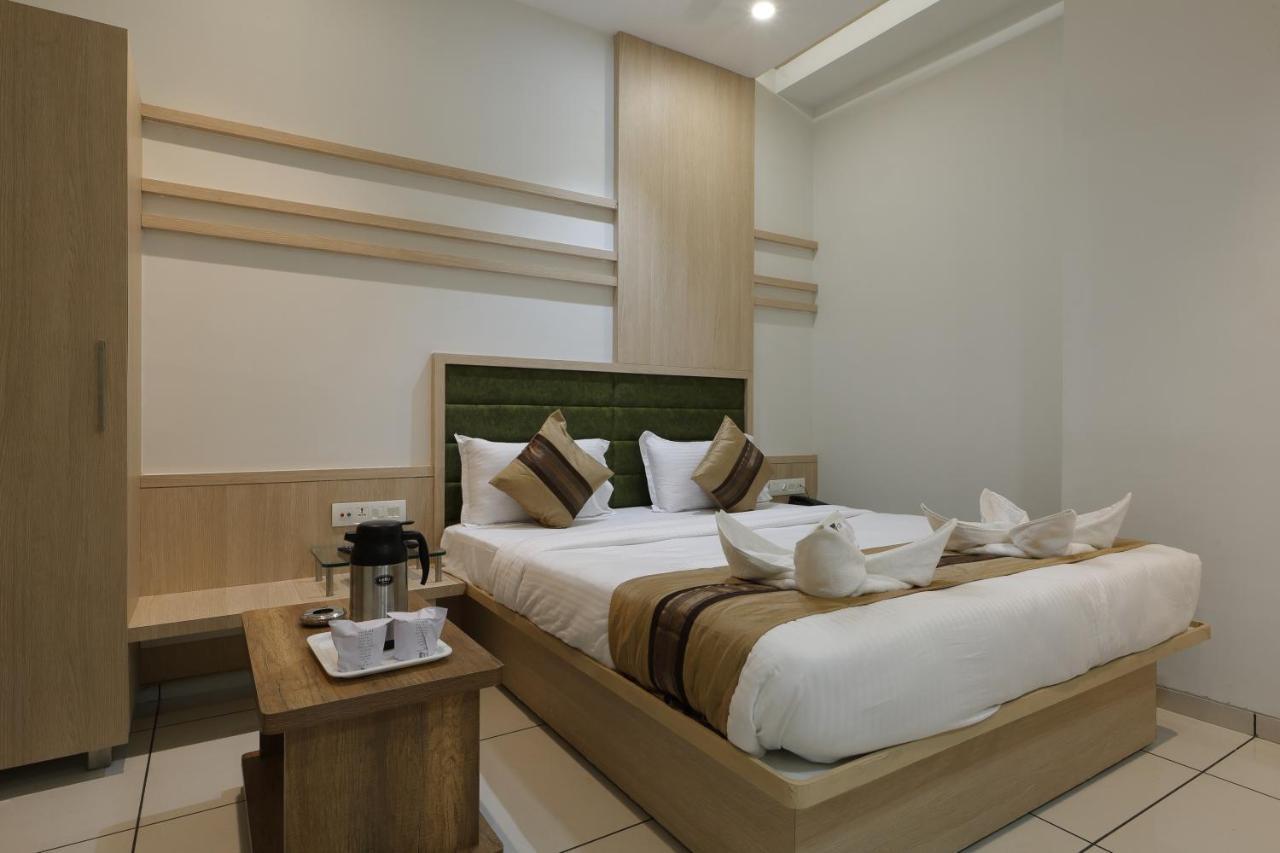 Hotel Decent Unjha Экстерьер фото